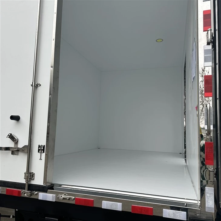 New Sinotruk HOWO 4×2 Refrigerated Truck