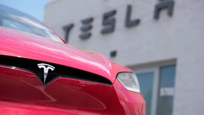 Tesla inicia contratação em massa após grandes demissões