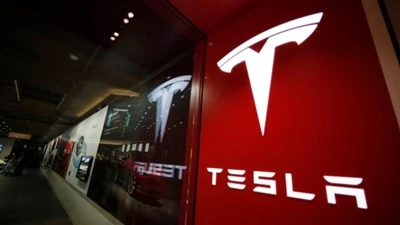 Tesla semi-envolvida em acidente e incêndio na Califórnia, sob investigação d...