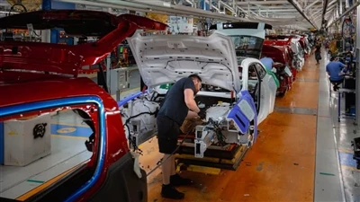 A produção automotiva canadense cai acentuadamente antes da presidência de Trump