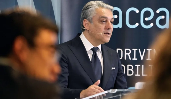 Executivo da Renault confiante de que a UE facilitará as regulamentações sobr...